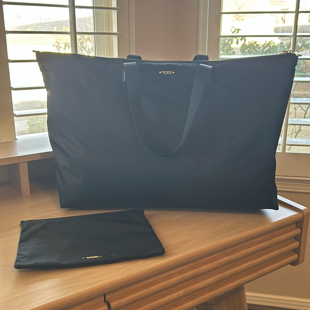 EUC Tumi Just in Case Tote in Black and Gold